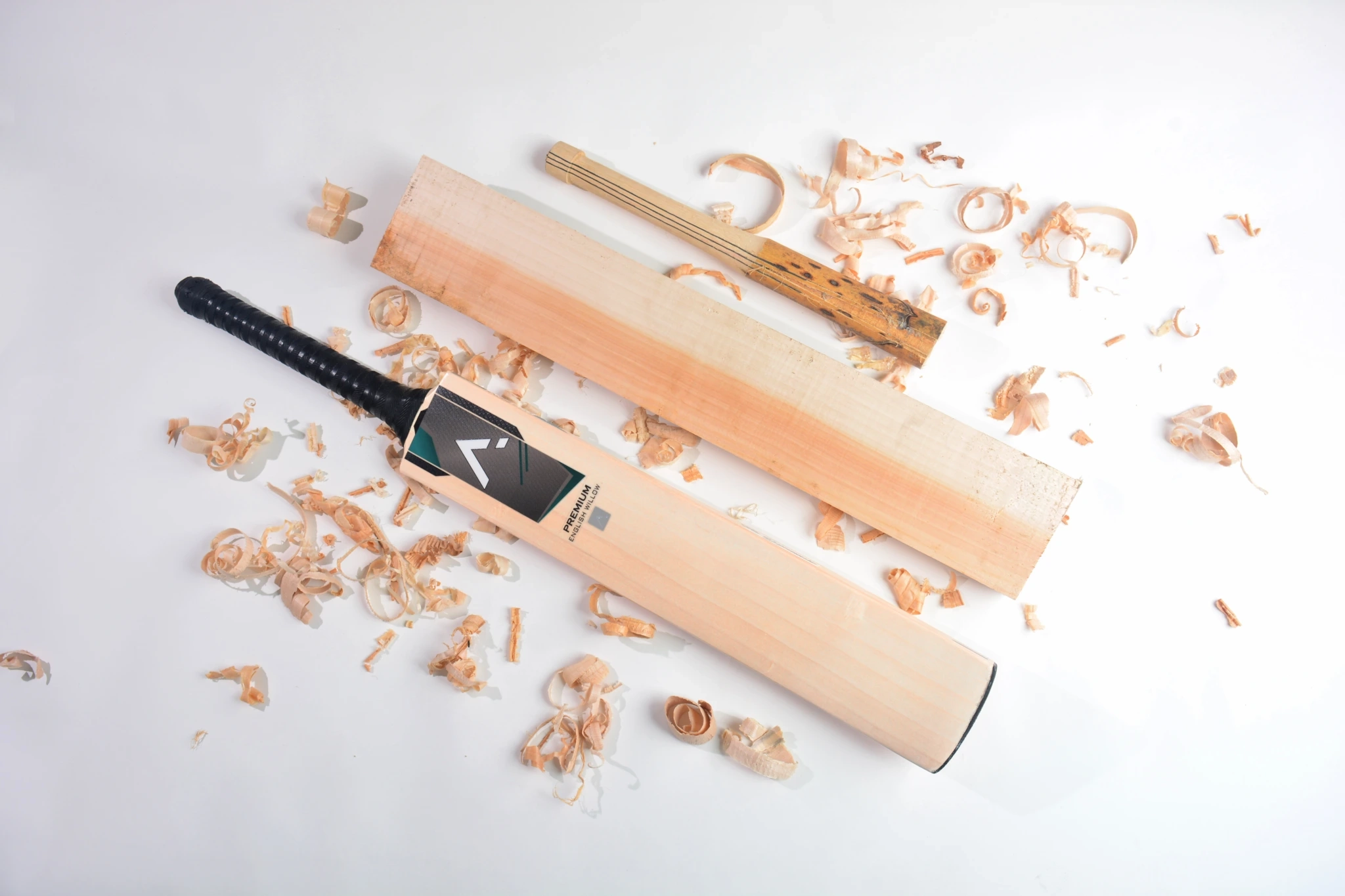 The Craftsmanship behind Handmade Cricket Bats: A Look at English Willow