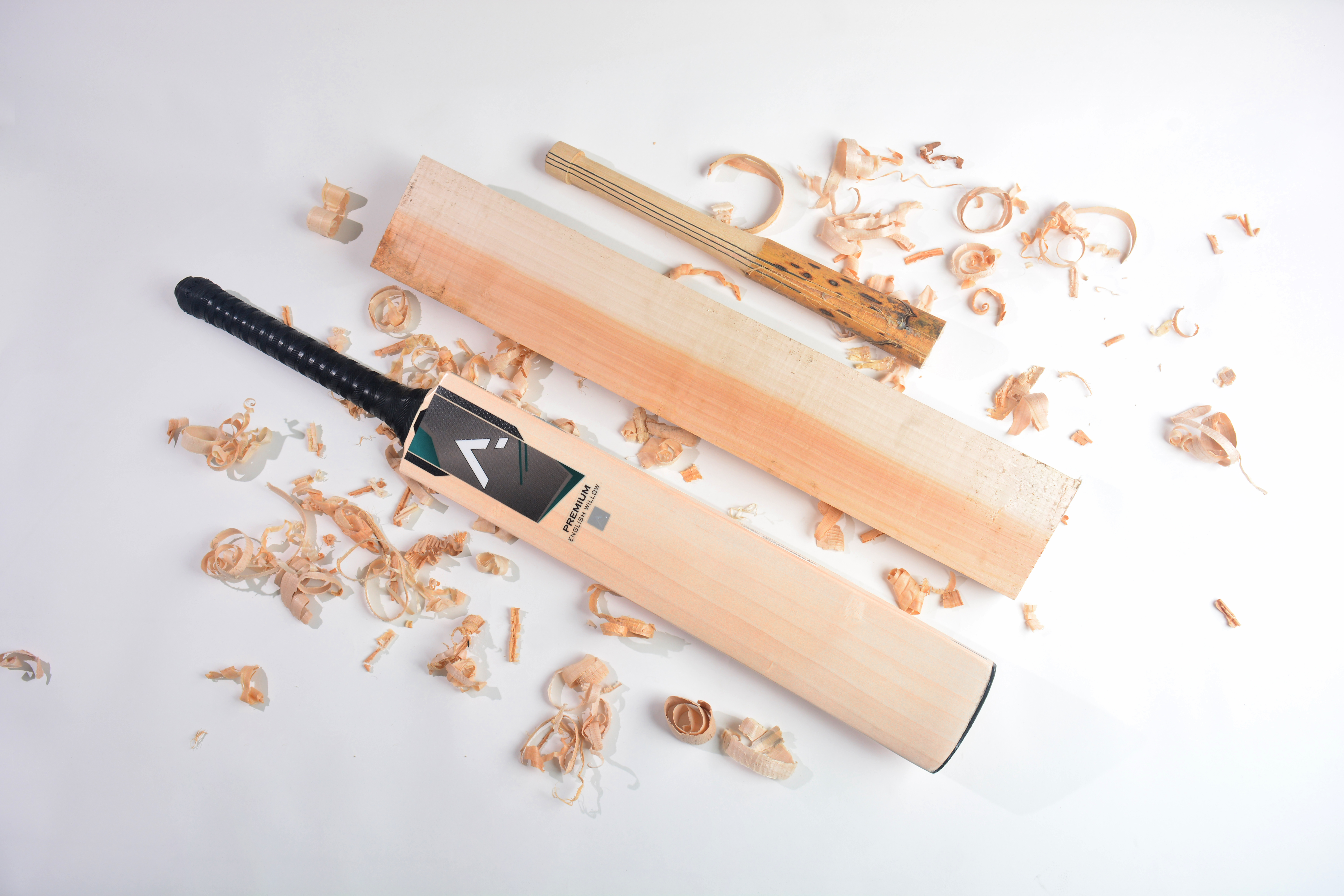 The Craftsmanship behind Handmade Cricket Bats: A Look at English Willow