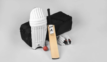 Traditional Vs. Duffle Cricket Kit: Which One Suits You Best?