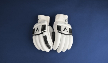 The Classic Sausage Design: Why Traditional Cricket Gloves Are Still a Favorite