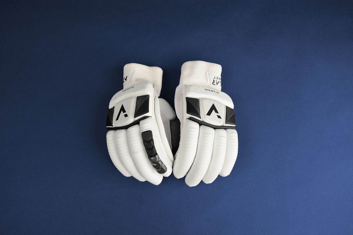 The Classic Sausage Design: Why Traditional Cricket Gloves Are Still a Favorite